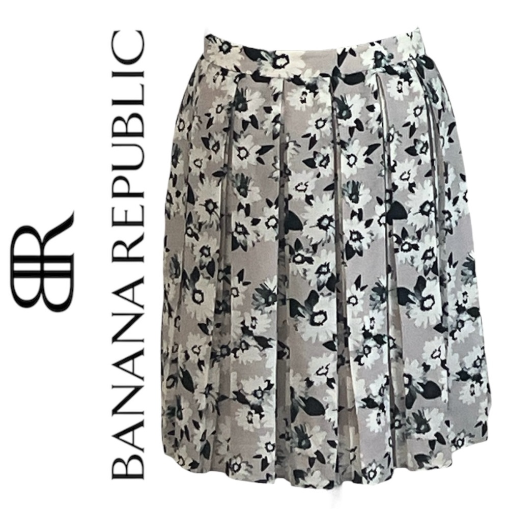 Unworn Banana Republic Pleated Grey Floral Skirt Size 12